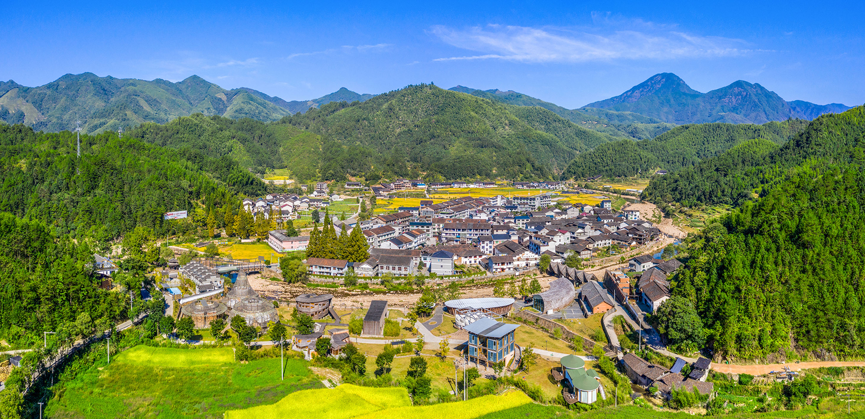 过万景区村共绘“两山”转化新图景