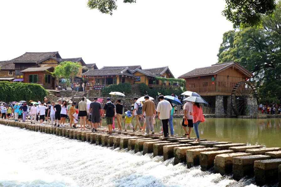 熊猫体育网站：深山古村何以蝶变“世界最佳旅游乡村”？
