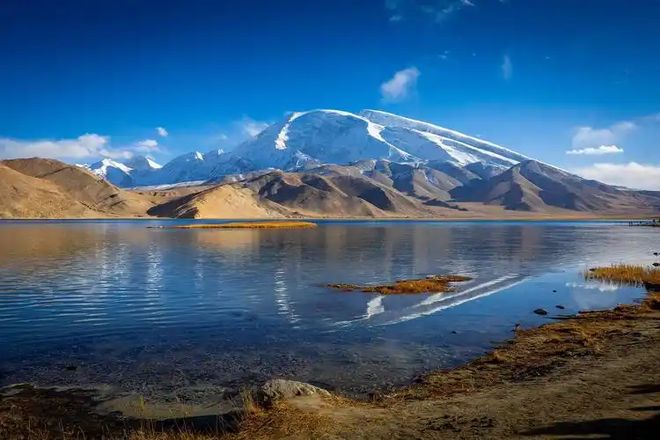 《2025新疆南疆秋季旅游攻略：景区+本地旅行社推荐