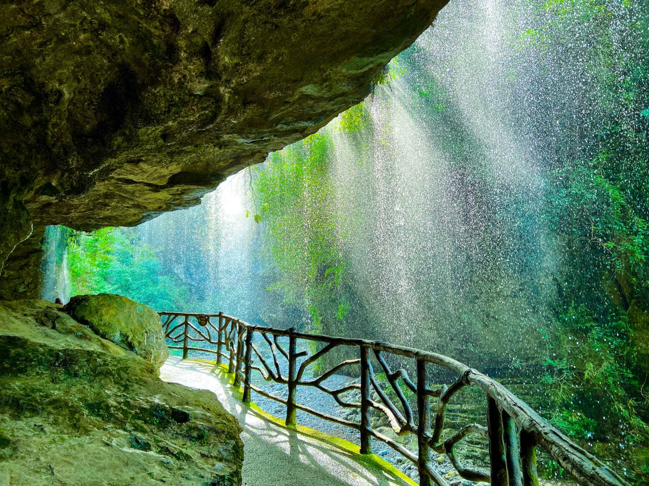 熊猫体育平台：“绿水青山就是金山银山”巴山大峡谷的文旅融合实践