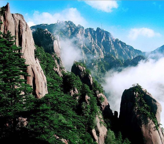 熊猫体育平台：黄山带老人游最轻松路线自由行攻略黄山风景区旅游跟团多少钱！