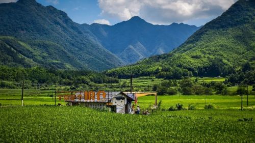 在城市文旅和乡村文旅之间还有一种“城郊”(图1)
