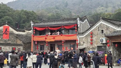 在城市文旅和乡村文旅之间还有一种“城郊”(图4)