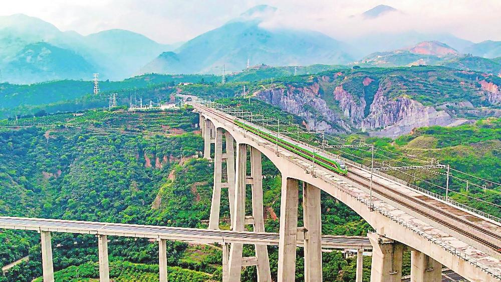 熊猫体育平台:飞龙越山水丝路满欢歌_新华网(图1)